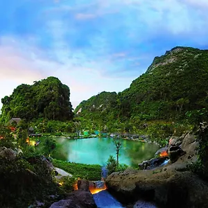 万雅岚温泉度假村 度假村